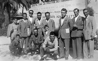 Un gruppo di militanti del P.C.I. Un gruppo di militanti del P.C.I.